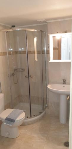 een badkamer met een douche, een toilet en een wastafel bij Studio Marevi in Elounda