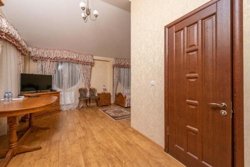 a room with a wooden table and a door at Brech Resort&Spa in Gurinovka Staraya