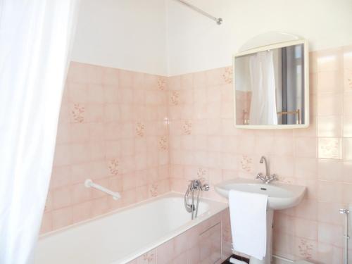 Ванна кімната в Chambres d'hôtes d'Accolay