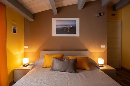 Un pat sau paturi într-o cameră la Il Sopracciglio Suites - Green Suite