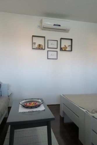 Ένα ή περισσότερα κρεβάτια σε δωμάτιο στο Apartments and Rooms Štefanac