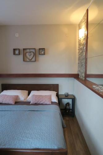 Ένα ή περισσότερα κρεβάτια σε δωμάτιο στο Apartments and Rooms Štefanac