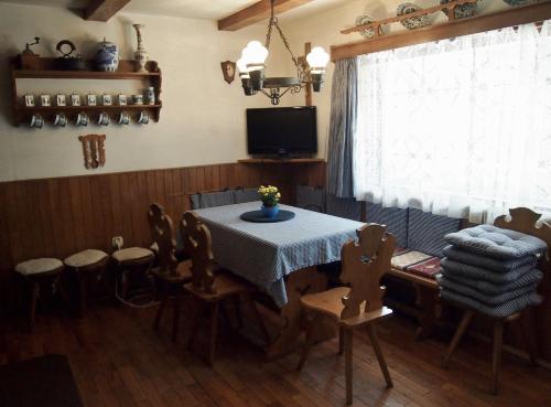 TV a/nebo společenská místnost v ubytování chata Milena