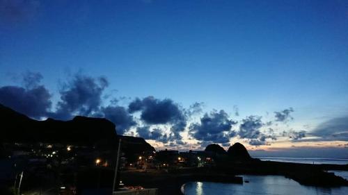 a view of the ocean at dusk with the sky at Haven Seaview Homestay in Lanyu