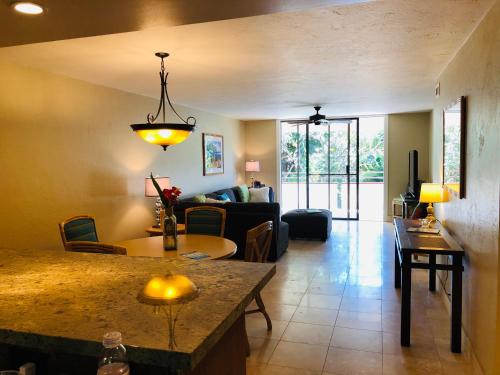 a living room with a kitchen and a dining room at Kona Magic Honu Room in Kailua-Kona