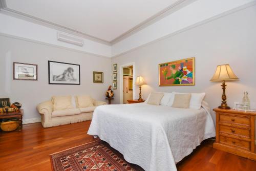 Ένα ή περισσότερα κρεβάτια σε δωμάτιο στο Ford House Bed & Breakfast
