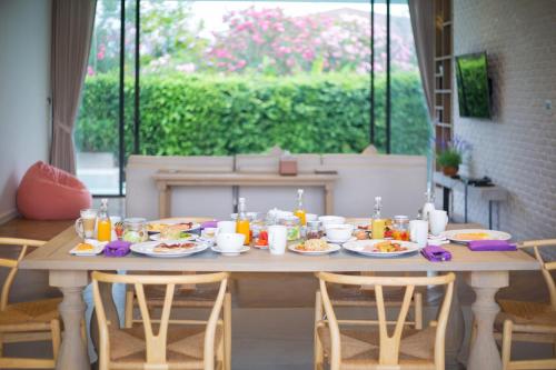 الطعام في المنتجعات أو بالجوار