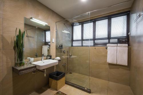 a bathroom with a sink and a shower at Anasa Wellness Resort in Ella