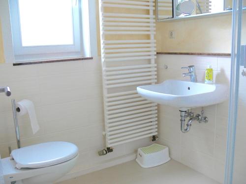 Et badeværelse på Ferienwohnung Siegers