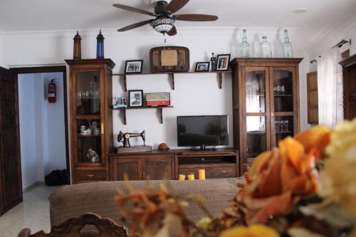 Televízia a/alebo spoločenská miestnosť v ubytovaní Apartamento Jose y Maria