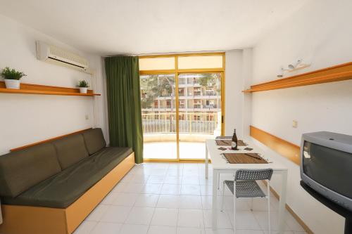 a living room with a couch and a table at COSTA DAURADA APARTAMENTS -102 Internacional in Salou