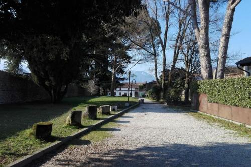 a road with a fence and trees and a house at Comfort in centro in Pieve di Soligo