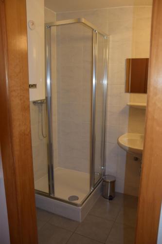 a shower with a glass door in a bathroom at Ferienwohnungen Wagner in Gamlitz