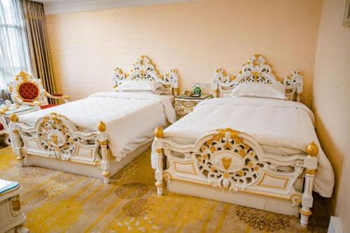 Postel nebo postele na pokoji v ubytování Nanyang King's Gate Hotel--Free Shuttle Service to Canton Fair