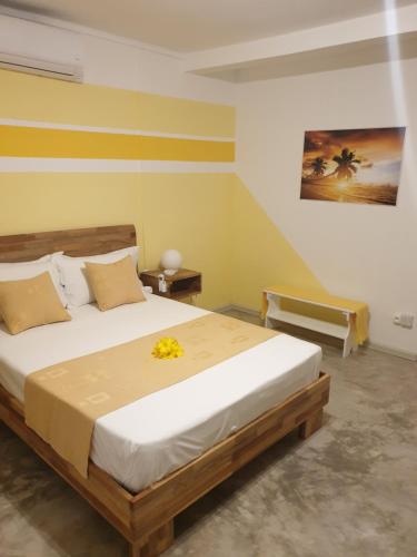 Giường trong phòng chung tại Casa Frangipani Mauritius