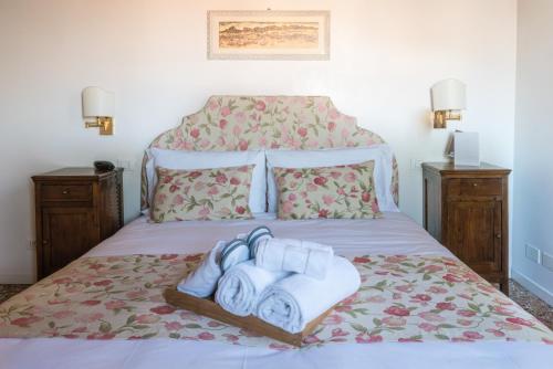 Кровать или кровати в номере Locanda Ai Santi Apostoli Sul Canal Grande - Ferretti Hotels Collection
