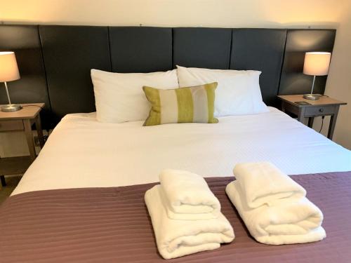 Katil atau katil-katil dalam bilik di Tolbooth Apartments by Principal Apartments