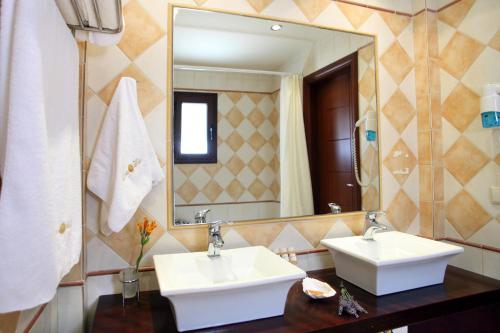 Ett badrum på Hotel Tesoro