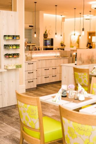 Una cocina o zona de cocina en Gasthof Scharfe Kurve