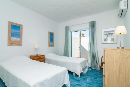 A bed or beds in a room at Liiiving in Algarve - Alvor Blue Villa