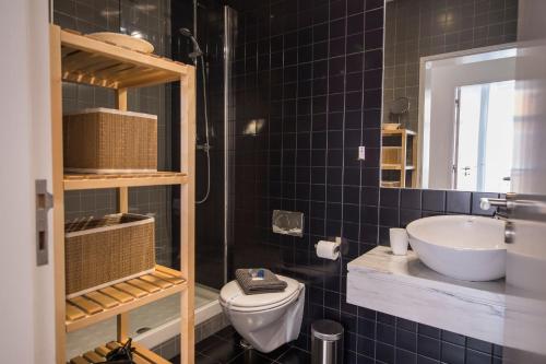 Sunny 3BDR Apartment in Graça by LovelyStay