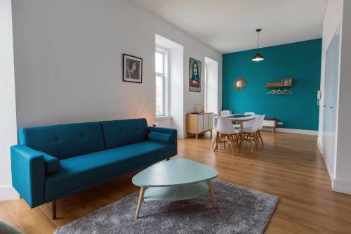 Sunny 3BDR Apartment in Graça by LovelyStay