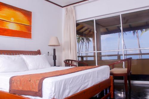 Postel nebo postele na pokoji v ubytování Sanmali Beach Hotel