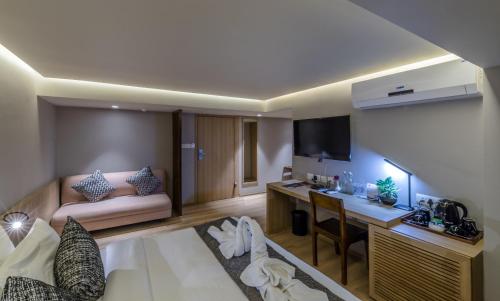 Gallery image of Princeton Club in Kolkata