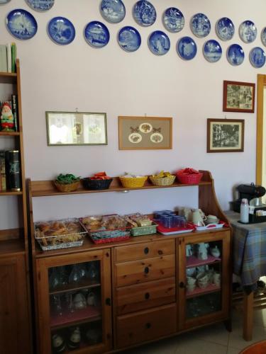 a counter with bowls and plates on the wall at B&B GALLETTO in Porto San Giorgio