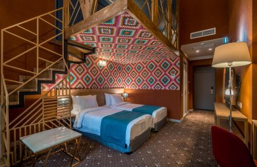 Llit o llits en una habitació de Gladius Inn Boutique Hotel by DNT Group