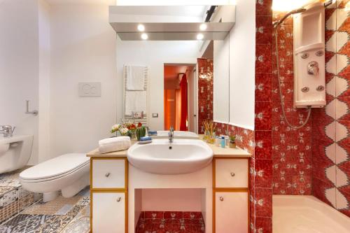 a bathroom with a sink and a toilet at Casa Cesare in Meta