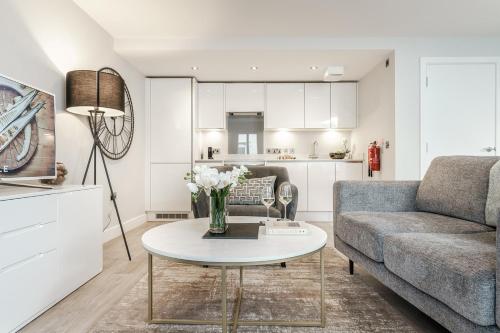 a living room with a couch and a table at Tailored Stays - Central Cambridge Studios, Free Parking in Cambridge