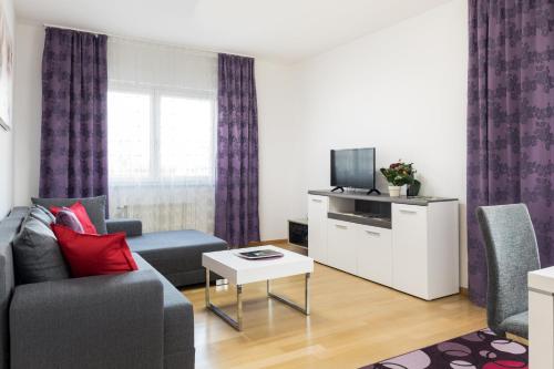 Prostor za sedenje u objektu 2 bedroom Apt. in the Business Zone- FREE PARKING