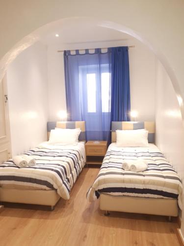 two beds sitting next to each other in a bedroom at Pension Ageliki Kalogera in Mikonos