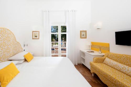 A bed or beds in a room at Hotel Villa Garden