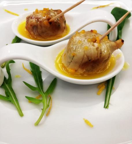 two plates of food with meat in a dipping sauce at Hotel Villa Garden in Sant'Agnello