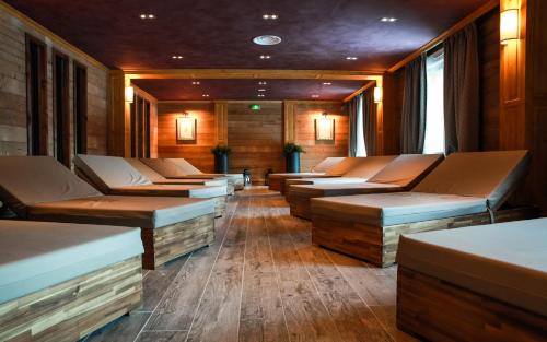 a row of benches lined up in a room at Hôtel Restaurant Spa Les Jardins De Sophie in Xonrupt-Longemer