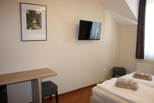 A television and/or entertainment centre at Polus Pension