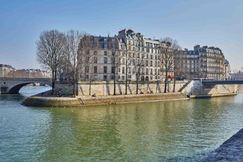 RESIDENCES HARCOURT - Ile Saint Louis - PARIS