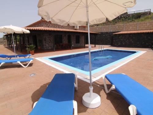 Bazén v ubytovaní CERCADO DEL MEDIO, CHALET con PISCINA PRIVADA alebo v jeho blízkosti