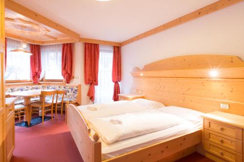 Postel nebo postele na pokoji v ubytování Chalet Hotel Diamant