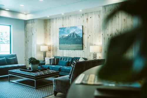 a living room with a blue couch and a table at Silver Creek Hotel in Hailey