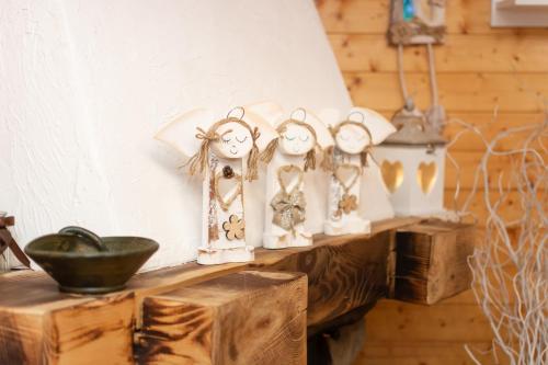 a group of wooden angels sitting on a shelf at Chaty Anety Domki Całoroczne in Solina