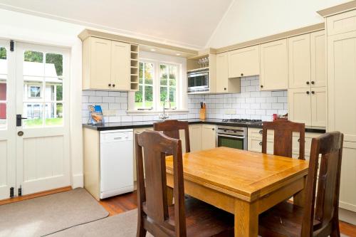 Una cocina o cocineta en Braestone Lodge