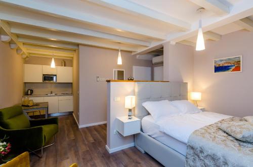 Villa Flores Studio Apartment