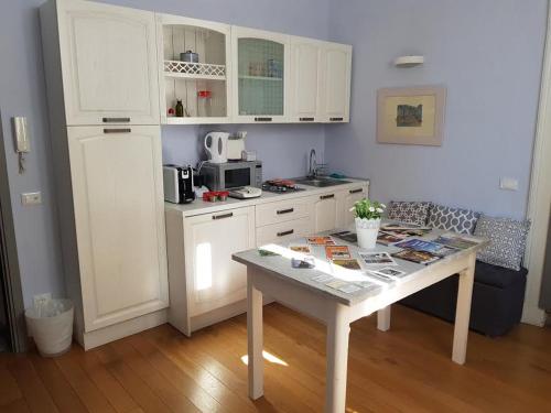 Кухня или мини-кухня в Le Erbe Guest House
