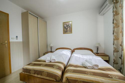 Ένα ή περισσότερα κρεβάτια σε δωμάτιο στο Hotel Flowers