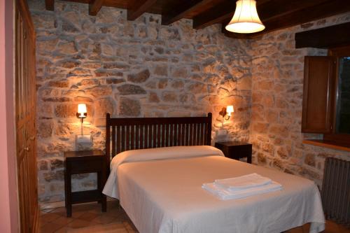 A bed or beds in a room at La Corte del Rondiellu 1