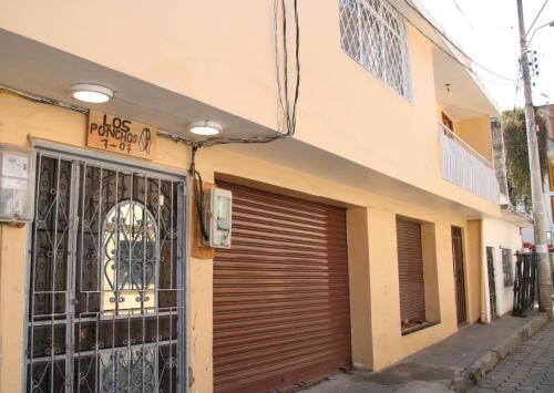 El edificio en el que está el hostal