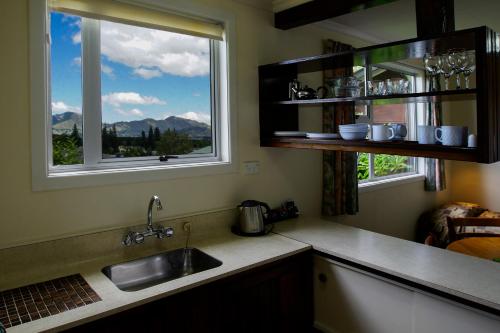 Kuchyň nebo kuchyňský kout v ubytování Greenacres Alpine Chalets & Villas